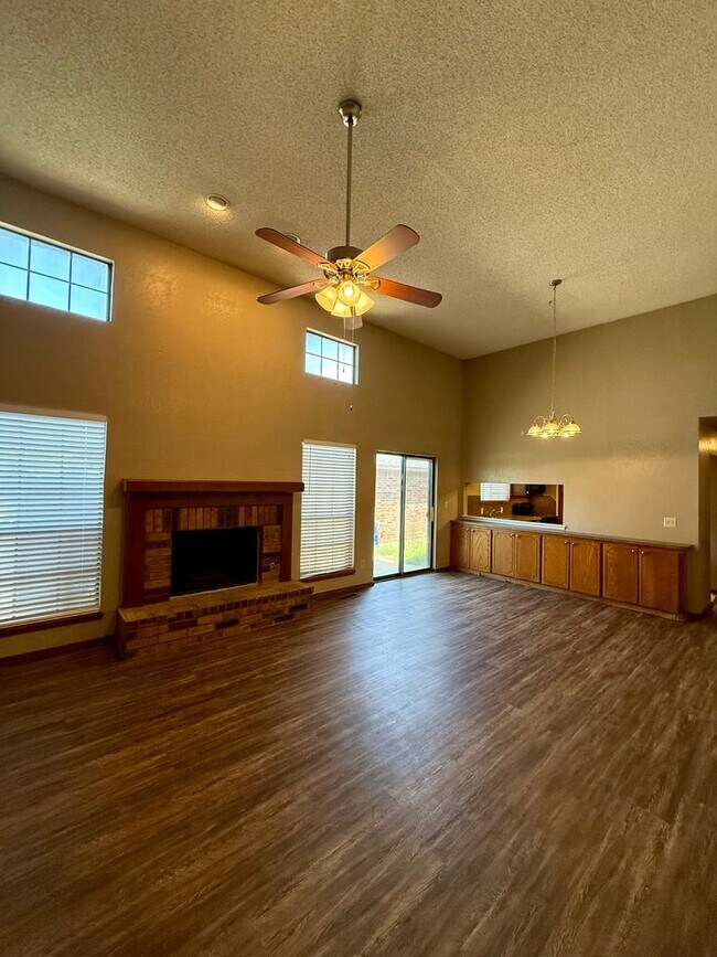 Building Photo - Updated home located in NW OKC