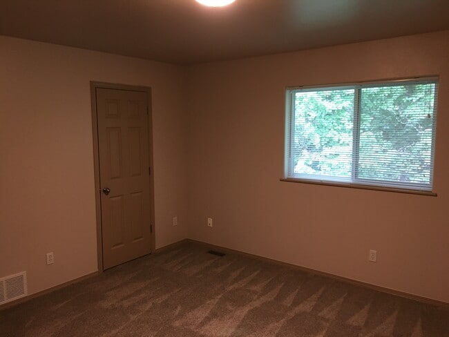 Master bedroom - 4001 Lunar Dr