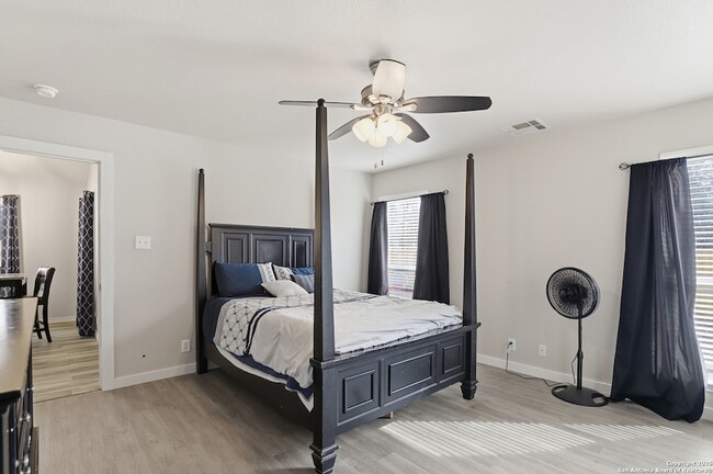 Building Photo - 414 Willow Grove Dr