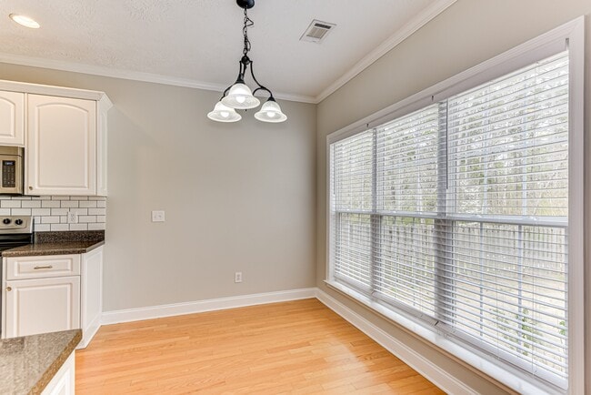 Building Photo - 4116 Chastain Dr