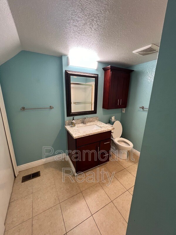 Building Photo - 600 Praderia Cir