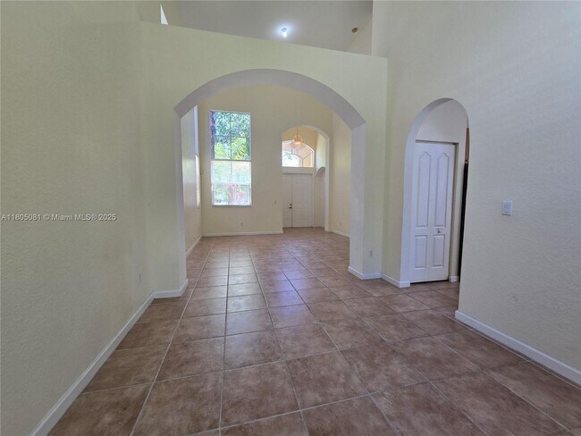 Building Photo - 1750 NE 37th Pl