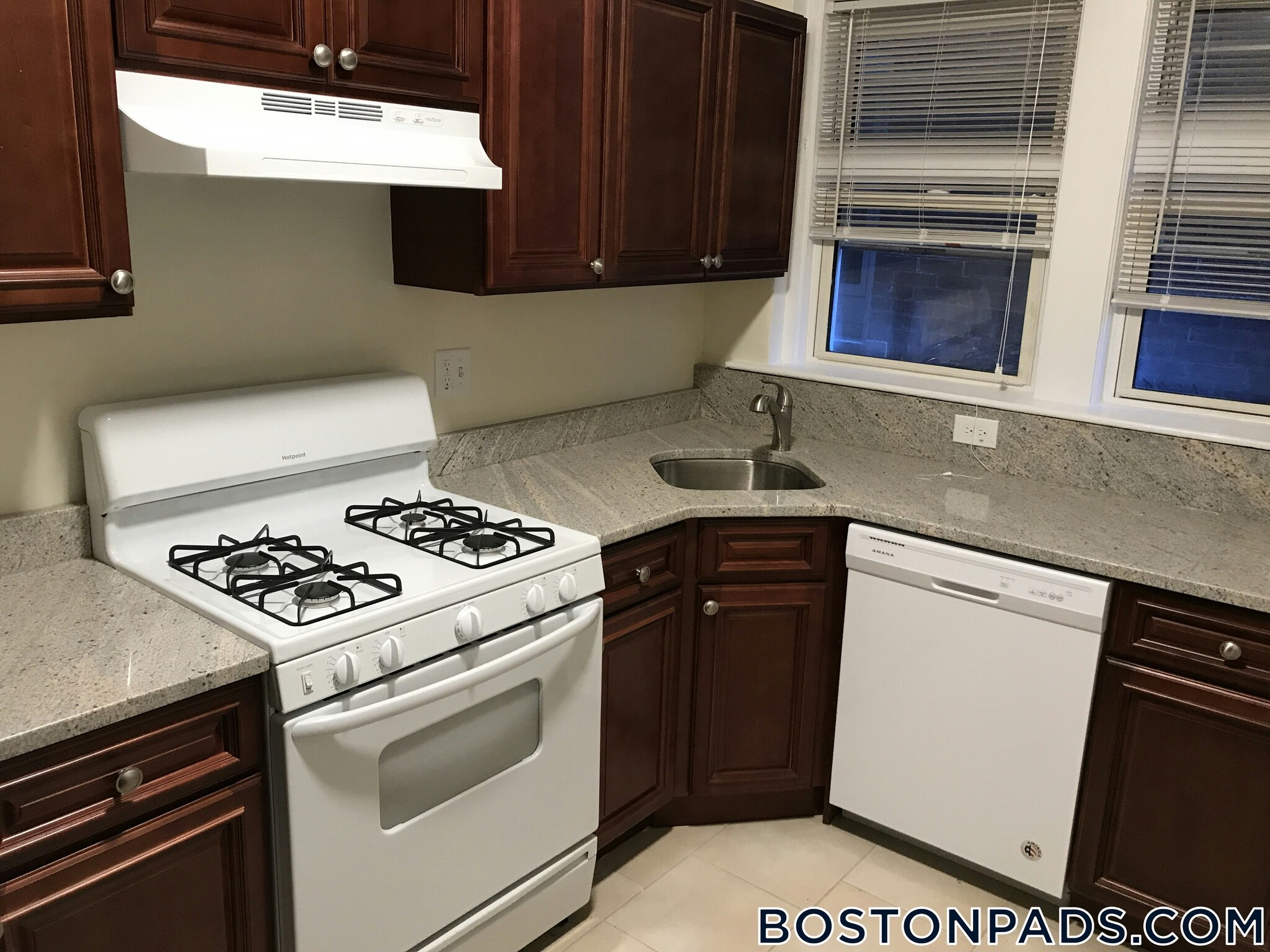 Building Photo - 163 Summer St