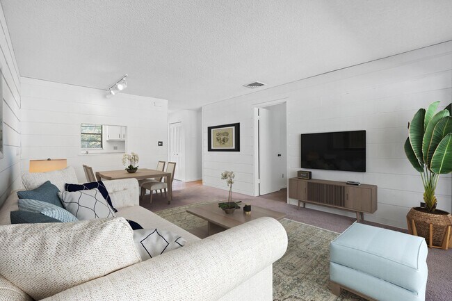 Building Photo - 2050 Oleander Blvd