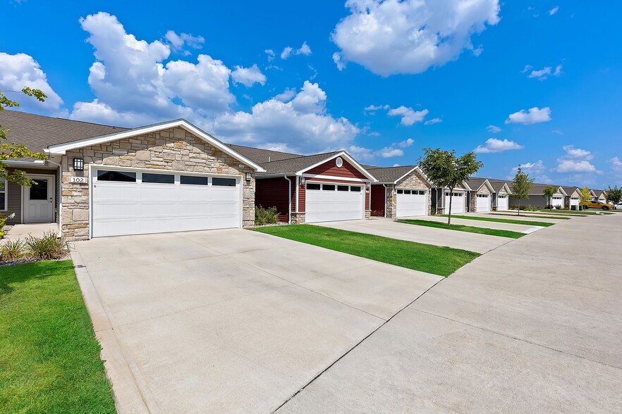 Building Photo - Redwood Lafayette