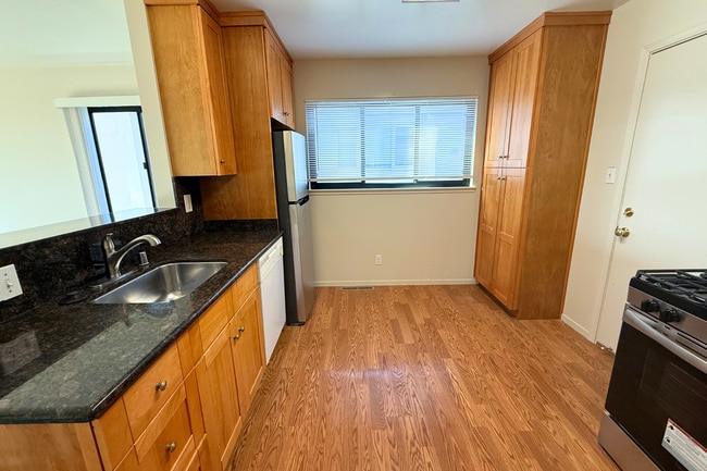 Building Photo - Bright Multi-Level 4BR Home with Two Primary Bedrooms