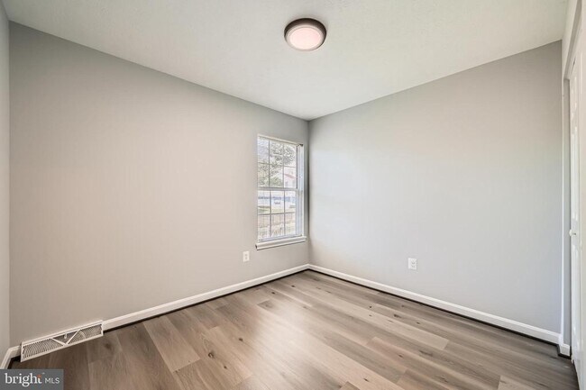 Building Photo - 824 Century St