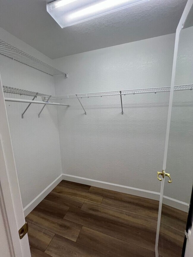 Building Photo - ($2,095) * ANNUAL ** Pool ** 3 Bed / 2 Bath - Harbor Heights  ** Single Family Home