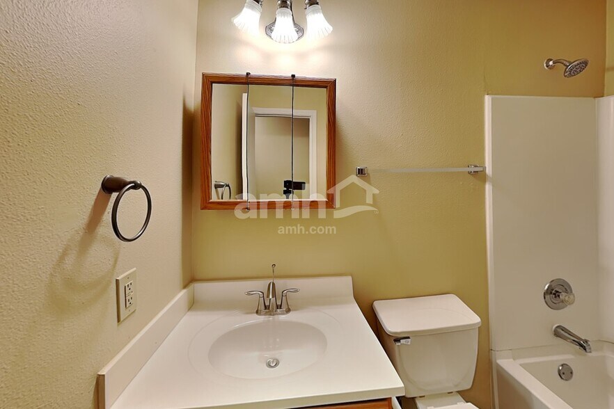 Building Photo - 7206 Knights Haven