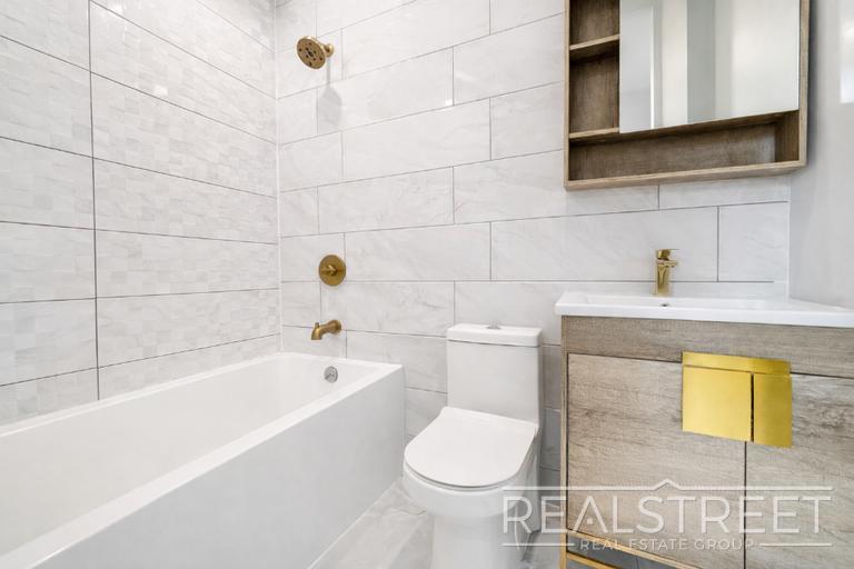 Building Photo - 2 Bed in Fort Greene with Roof Deck & Laundry!