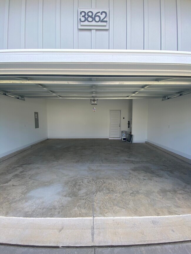 Building Photo - 3862 Blackhills Rd