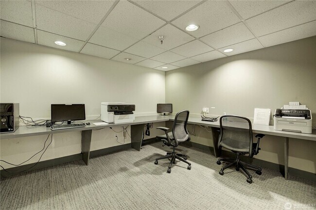 Building Photo - 2Bd/1.75Ba Seattle Condo
