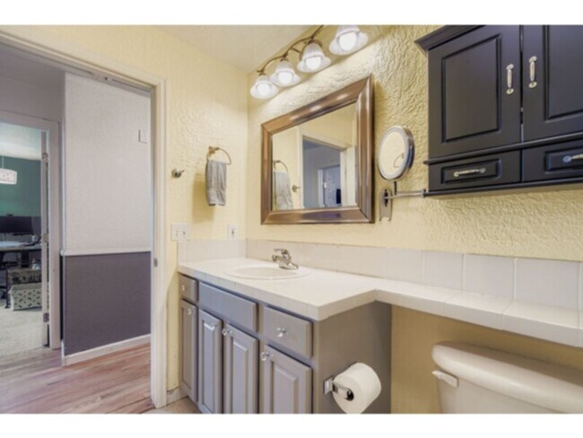 Building Photo - 10922 Forest Cir