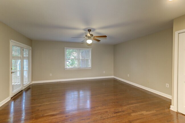 Building Photo - Renovated Brick Ranch!