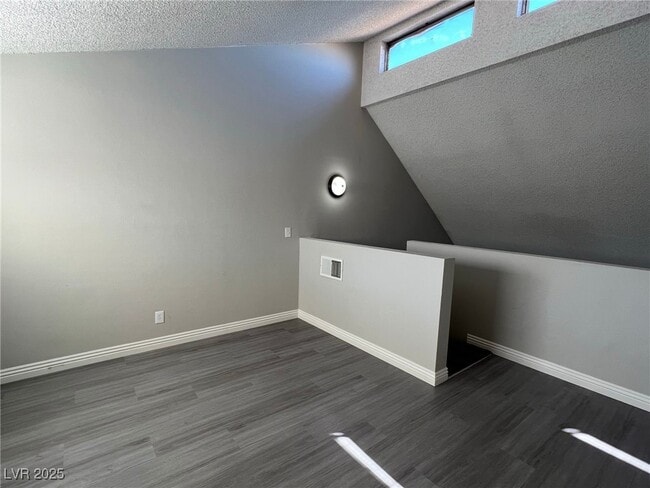 Building Photo - 5237 Garden Ln