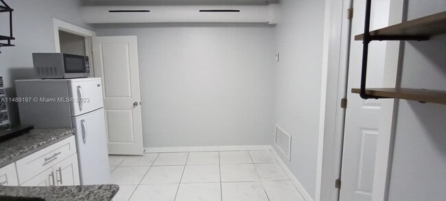 Building Photo - 18640 Belmont Dr