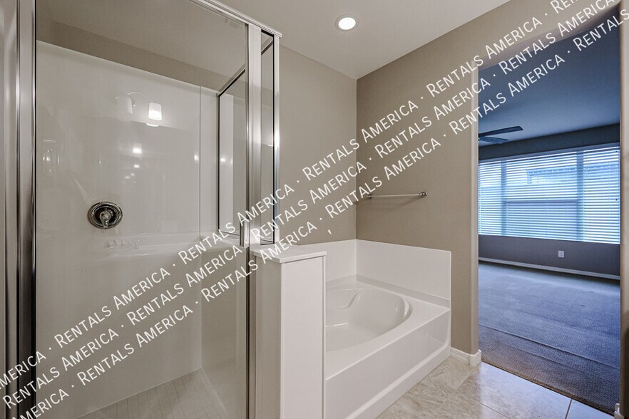 Building Photo - 4212 E Erie St