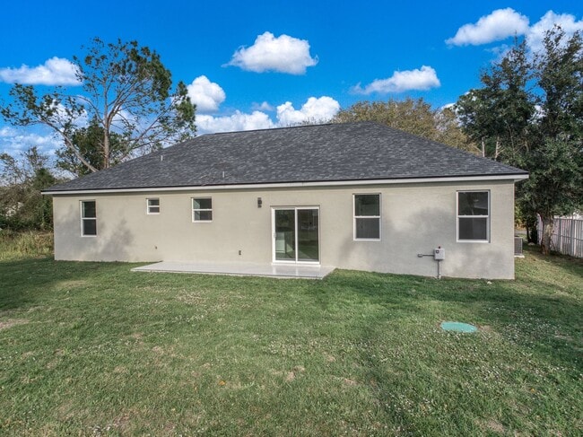 Building Photo - 3 Bedroom Home Located In The Sun N Lake Golf Community