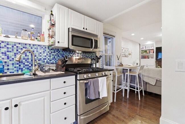 Building Photo - 245 W Fifth St