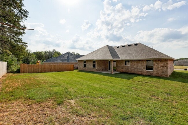 Building Photo - Brand New Home In Noble!