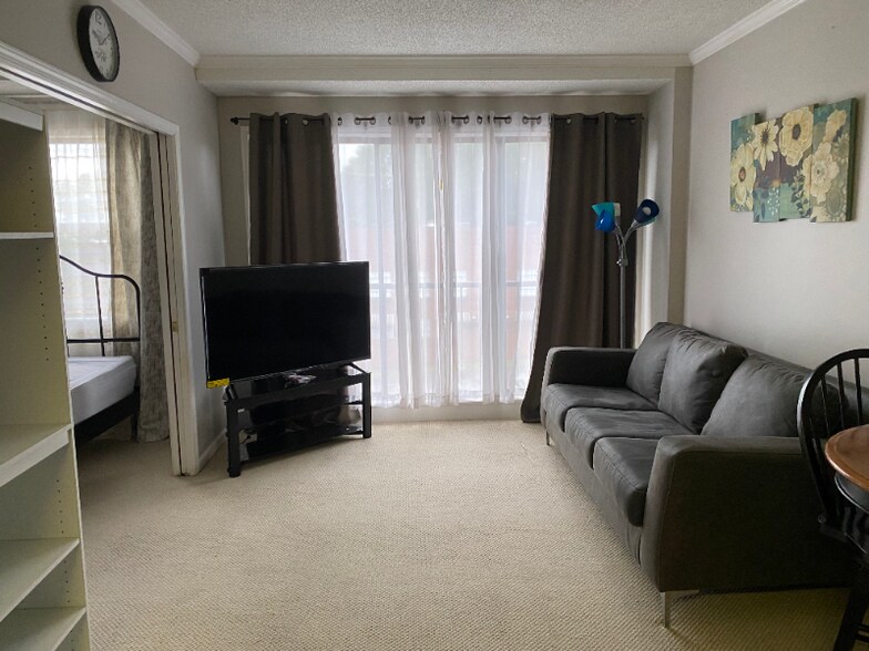 Building Photo - 2009 Greene St