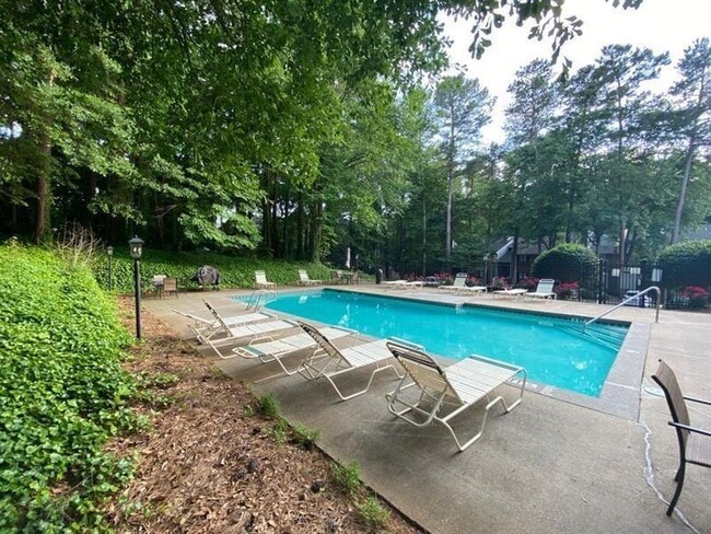 Building Photo - 423 Warm Springs Cir