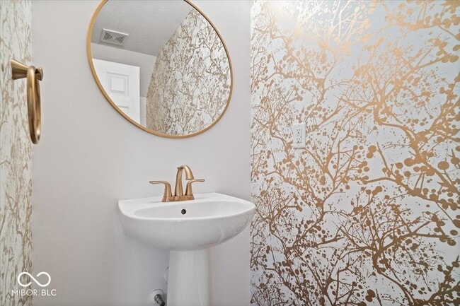 Building Photo - 2405 N Park Ave