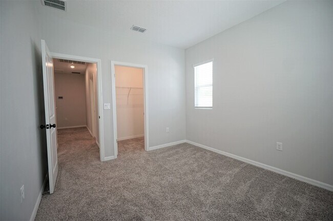 Building Photo - 3 bedroom, 2.5 bath, 2 car garage Home in ...