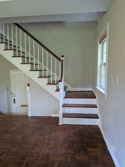 split-level - 3102 Valley Dr