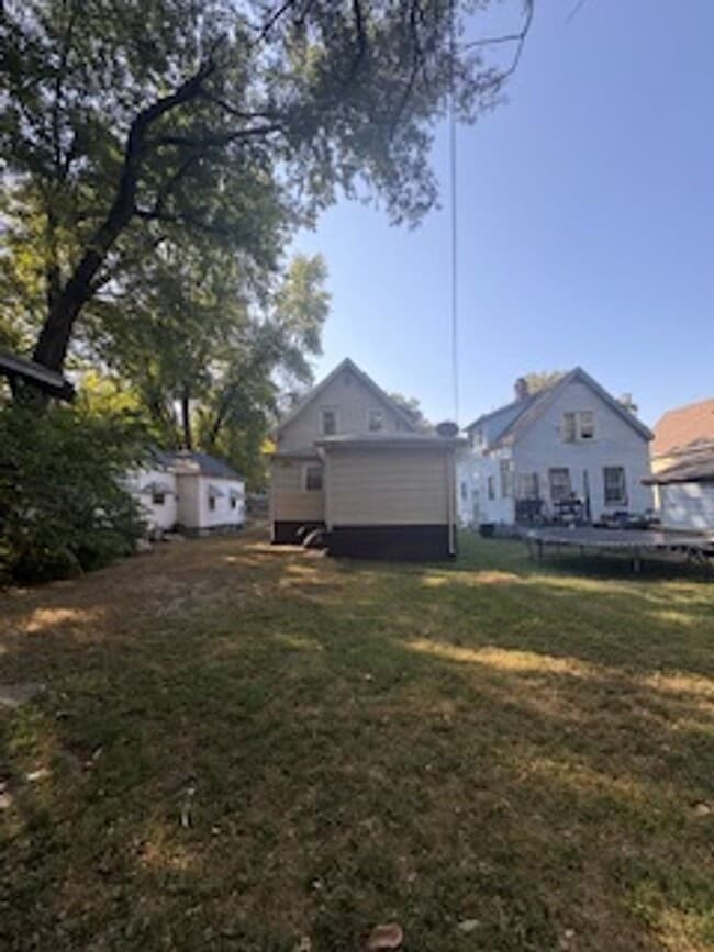 Building Photo - 3 Bedroom / 2 Bathroom House in Peoria, IL