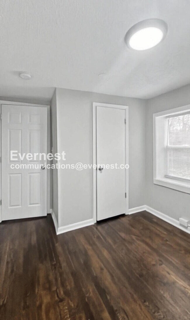 Building Photo - Spacious 3-Bedroom Home with Deck and Modern Appliances