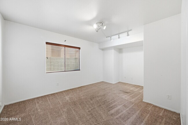 Building Photo - 5613 S 51st Dr