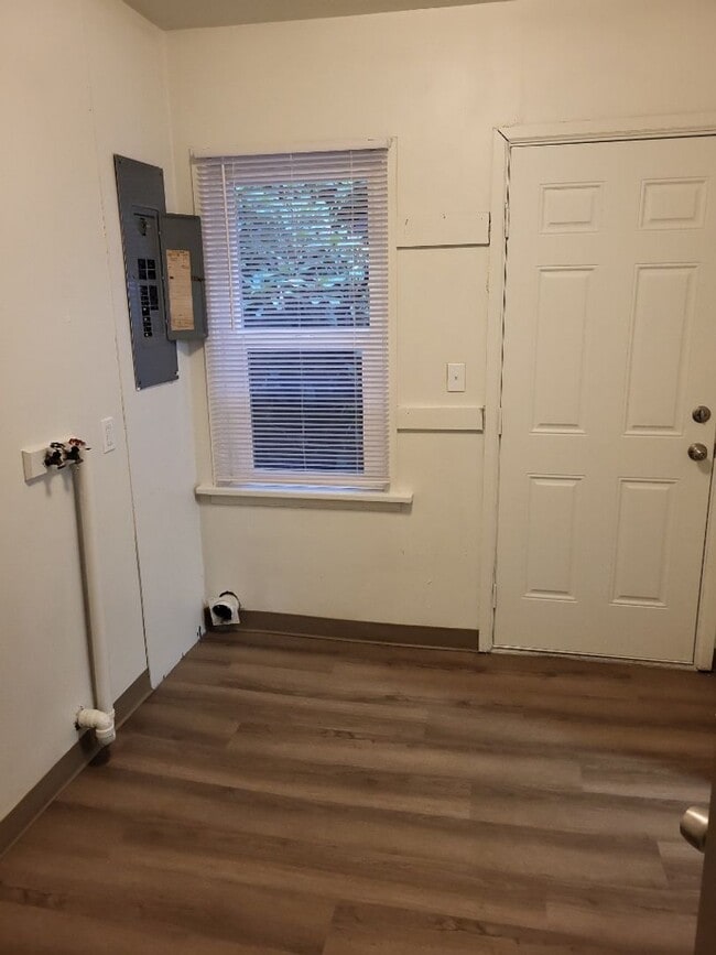 Building Photo - Charming Vintage Three Bedroom In Camas