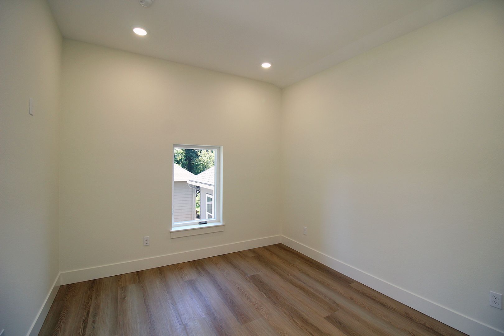 Building Photo - 4660-4660 SW Fairvale Ct
