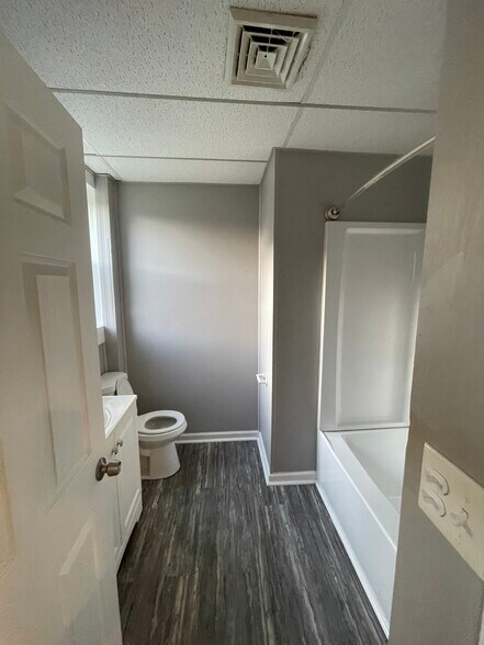 Building Photo - 1389 Broadway