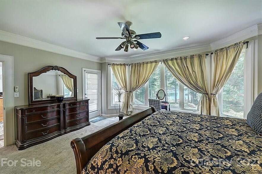 Building Photo - 2427 Mt Isle Harbor Dr