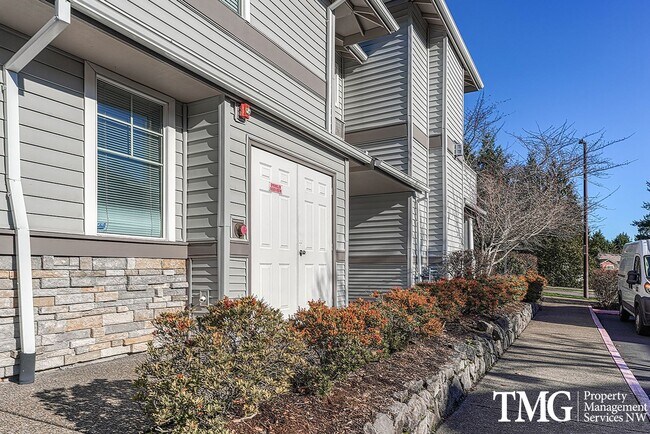 Building Photo - Cute Condo w/ 2 Beds 2 Baths and Patio in Beaverton!