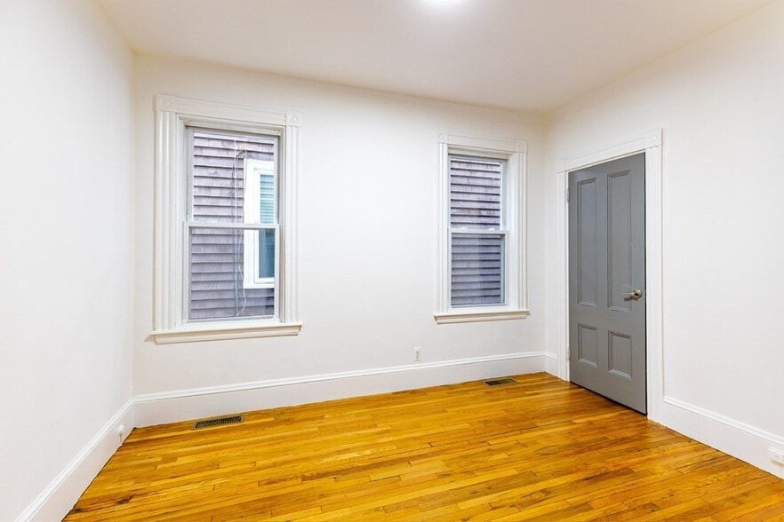 Building Photo - 178 L St