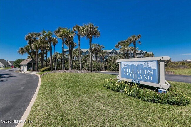 Building Photo - 332 Village Dr