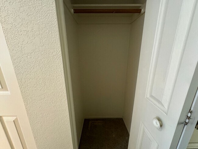 Building Photo - 2BR Condo w/Marina and Dock-Gated Waterfro...