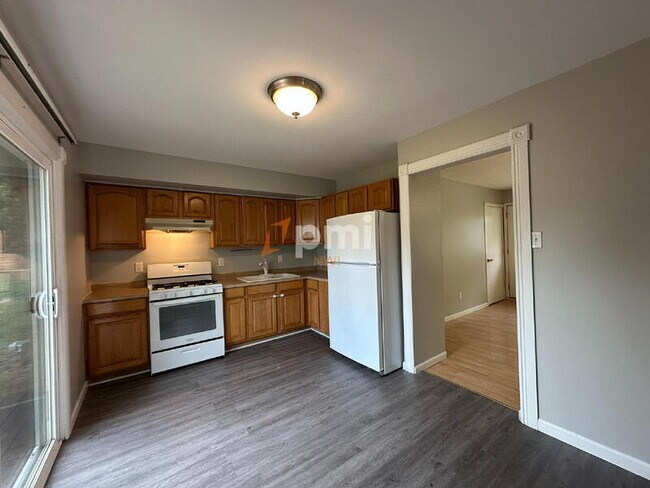 Building Photo - 380 Lahonda Dr