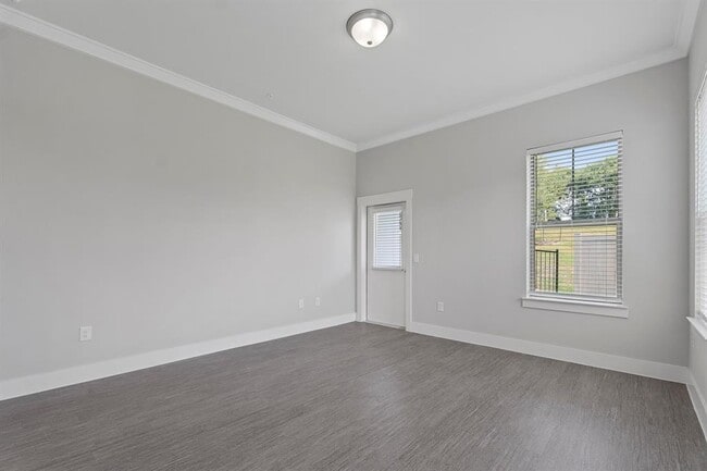 Building Photo - 4024 Bungalow Ln