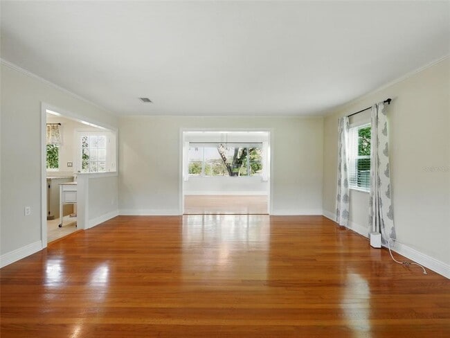 Building Photo - 1426 Crestview Dr