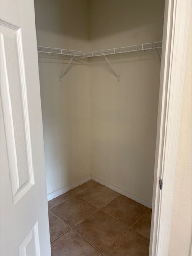 Building Photo - 1831 Sundown Dr