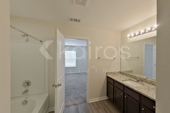 Building Photo - 105 Colonial Wy
