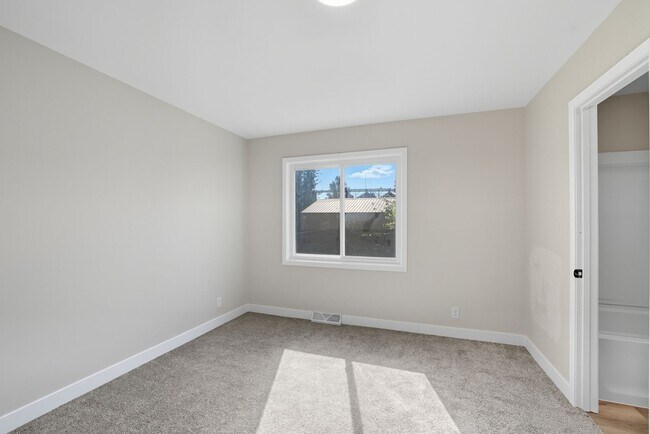 Building Photo - 259 Cossairt Ave