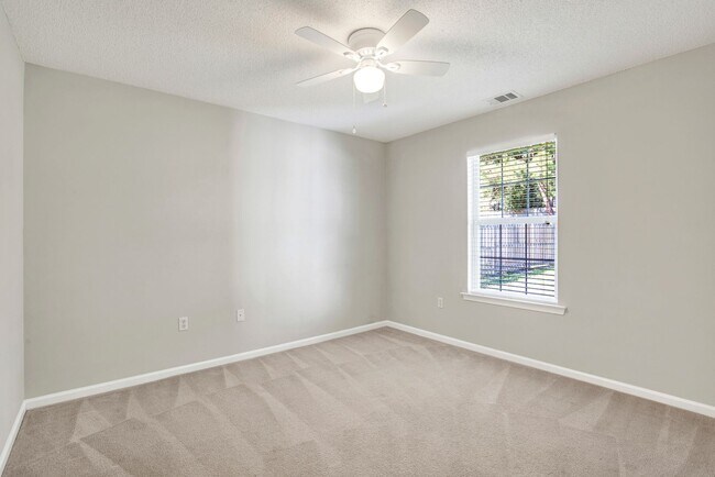 Building Photo - Available NOW