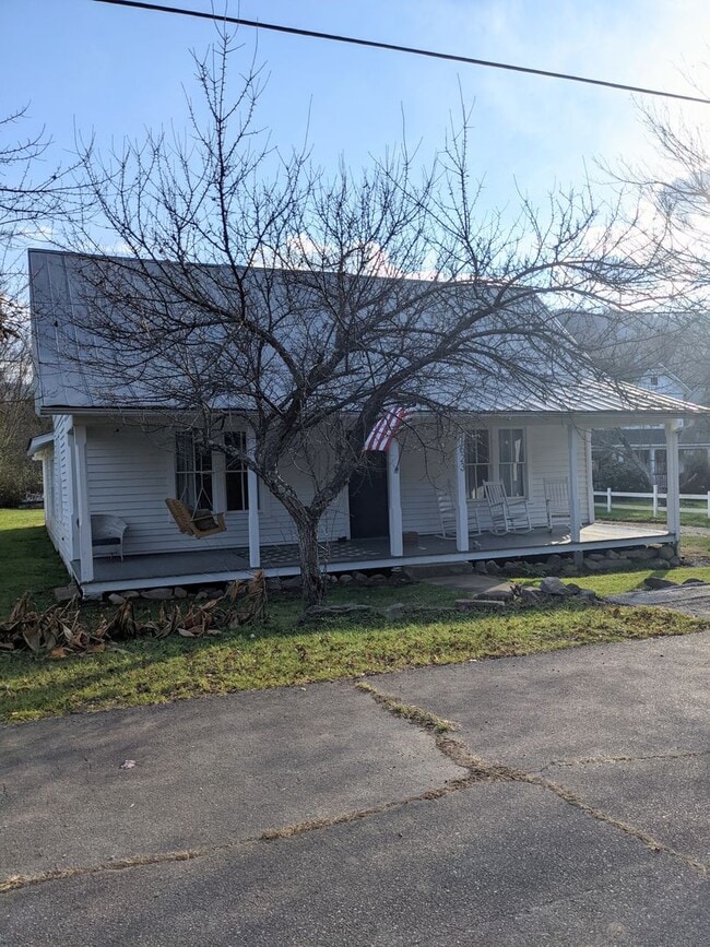 Building Photo - Barnardsville Rental!