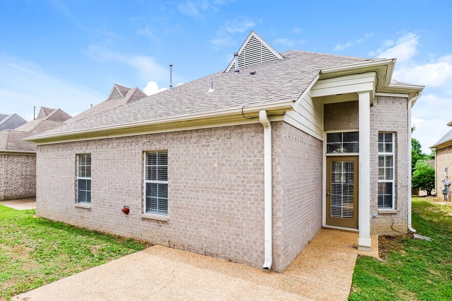 Building Photo - 7575 Glen Creek Ln