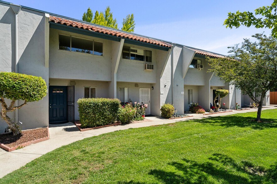Building Photo - 1009 Murrieta Blvd